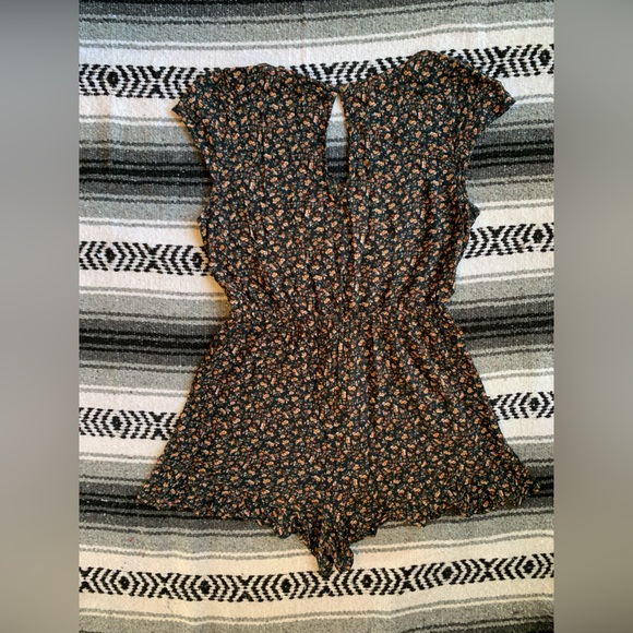 American Eagle Floral Romper Size L - Picture 2 of 5